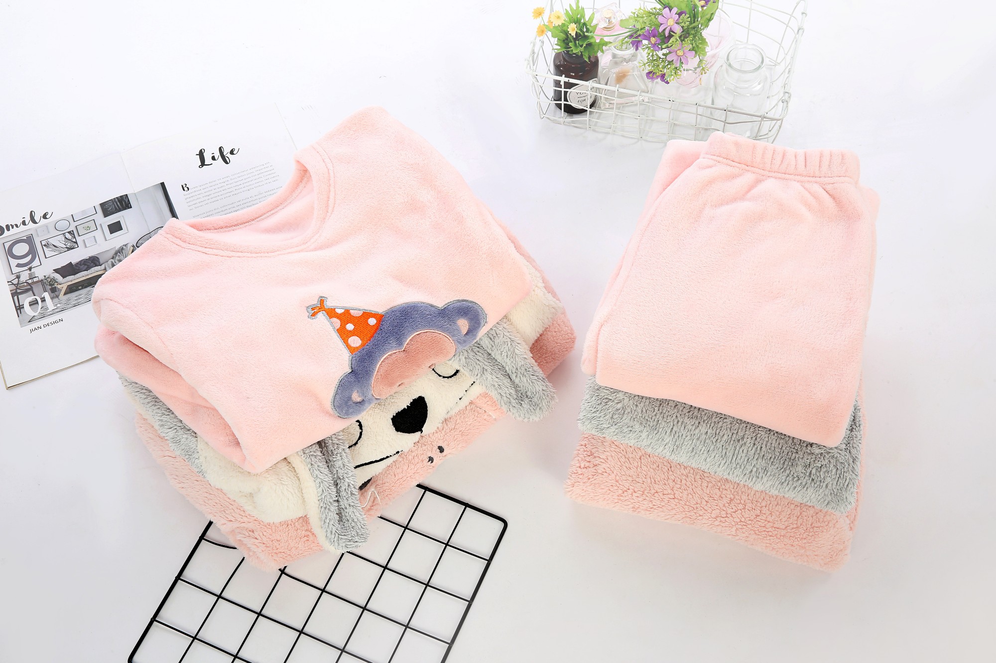 Monkey Pattern Ladies Pajamas Set Manufacturers, Monkey Pattern Ladies Pajamas Set Factory, Supply Monkey Pattern Ladies Pajamas Set